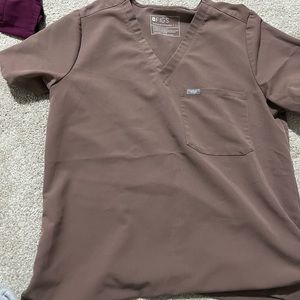 FIG SCRUB TOP BROWN LARGE